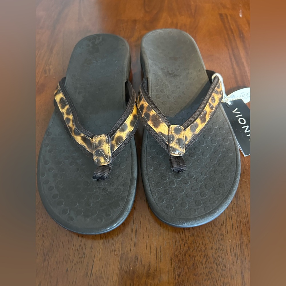 Vionic Leopard and Black Flip Flops